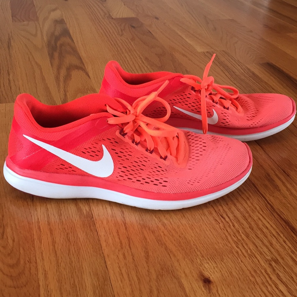 Nike Flex athletic shoes size 8